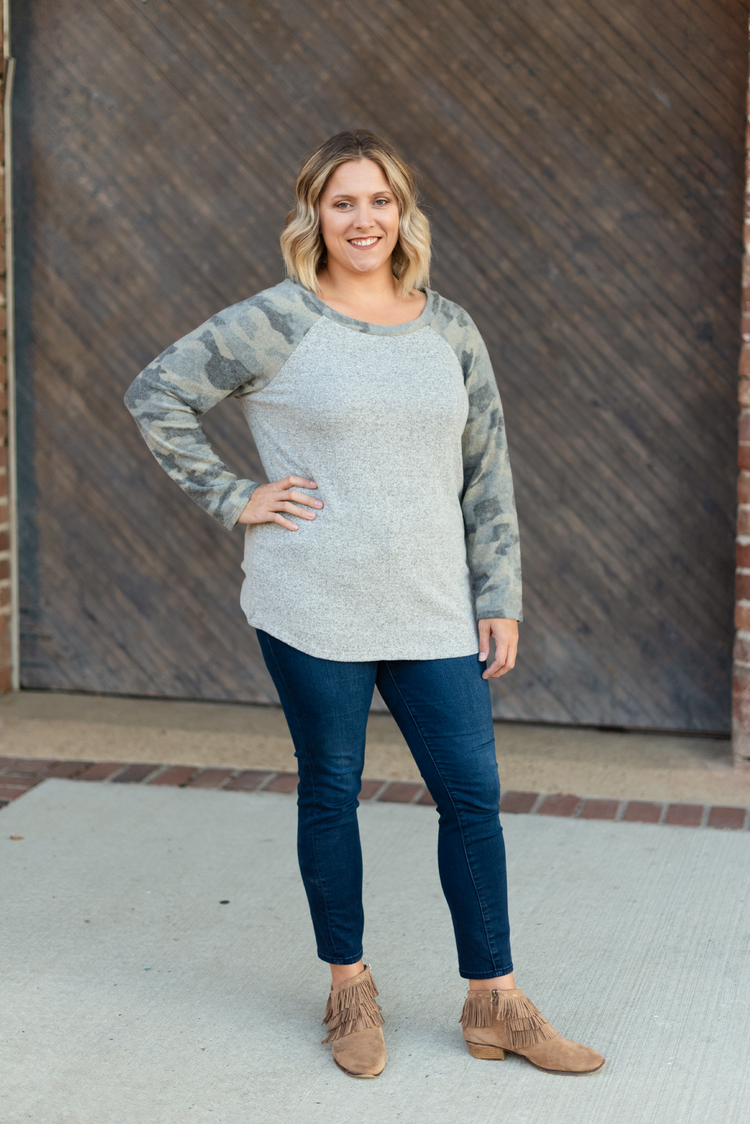 The Trendy Hunter Top + Curvy | Grey