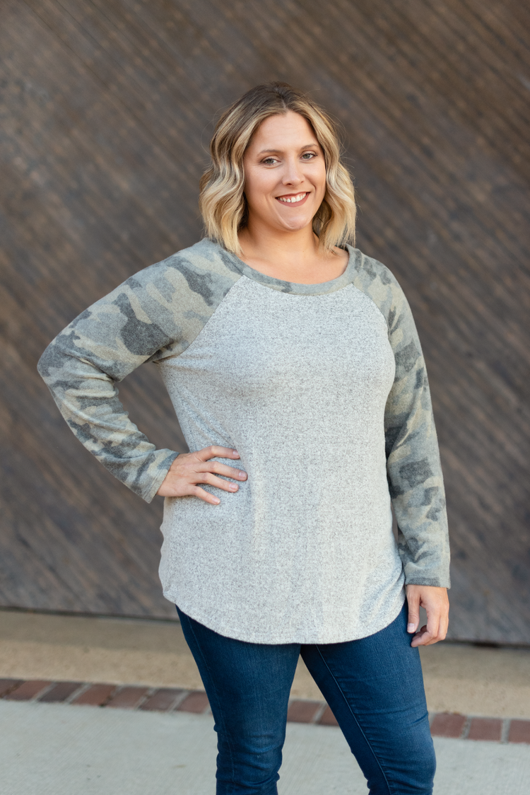 The Trendy Hunter Top + Curvy | Grey